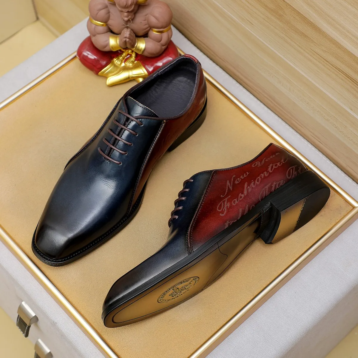 Men's shoes 💰620 💰 Louis Vuitton LV ® Autumn and Winter 🆕 models 🔛Full shoe counter First layer cowhide, 🐂leather lined casual shoes for men, super soft outsole, essential for driving. Counter synchronized original first layer cowhide completely 1:1 mold customization 🌹Top version, 2 colors available! Number: 38-45 (37.46. Customized)